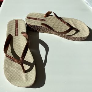 IPANEMA
Women's Leopard Plush Flip-flops platform US 6